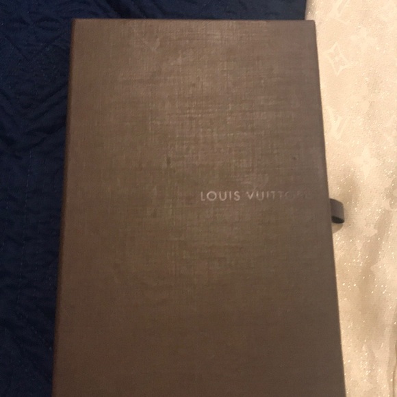 Louis Vuitton cream scarf - Picture 3 of 3